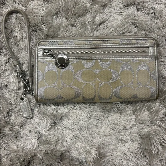 AS IS Coach Wallet/ Gray Wristlet - Picture 1 of 9